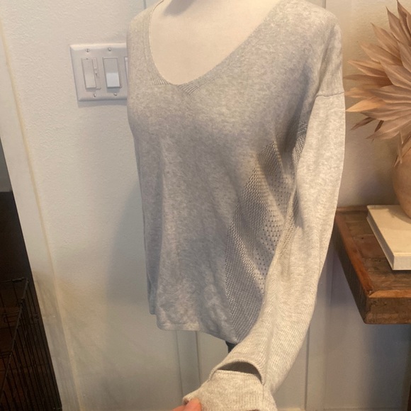 Lululemon Knit V Neck Long Sleeve Gray Perforated sweater - Picture 5 of 9